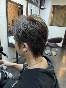 アクアマリン8810 ハチハチイチゼロ(AQUA MARINE 8810) 波巻きツイストスパイラル/刈り上げセンターパート/北習志野