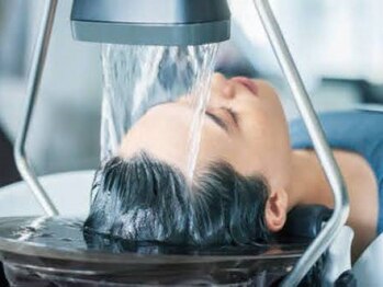 ヘアリゾート粋 新宿三丁目本店の写真/【本格クリームバスや頭浸浴が人気の理由】サロンTIMEをより上質に♪カット&カラーついでにご褒美時間