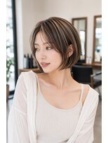 バグズ(Baguz)&nbsp;透け感ハイライトの丸み美人ショートボブ