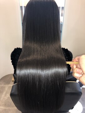 アールサロン アオヤマ(Rr SALON AOYAMA) プラチナミネコラストレート