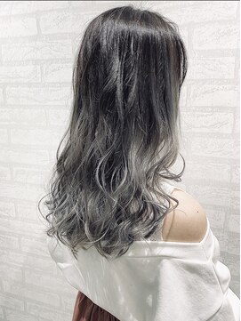 ジーナ 新宿(Zina) グレーグラデーション【Zina新宿 木暮　莉茉奈】