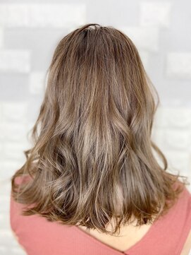 シェルティ フィエル(Shelltie Fiel) 丁寧に染めたアッシュブラウン☆☆☆