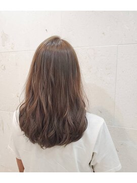 ラフューネ ヨコハマ(Raffune Yokohama) くすみベージュカラー/田中あずさ