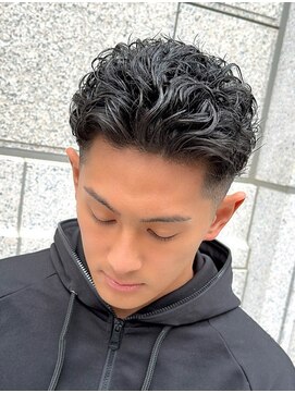 クオンヒール 淀屋橋店(QUON HEAL) スペインカール/スパイキーショート/フェザーパーマ/フェード