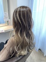 アヴァンス 箕面(AVANCE.)&nbsp;バレイヤージュ×ホワイトベージュ×エドルカラー