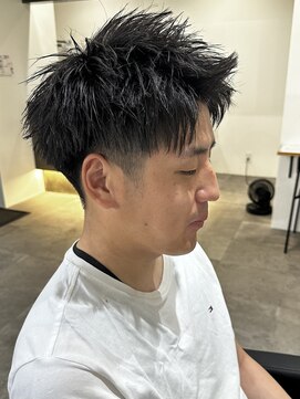 ヒュイル バイ ニアウ(Hwyl by Niau) メンズマッシュパーマニュアンスパーマスパイラルパーマ刈り上げ