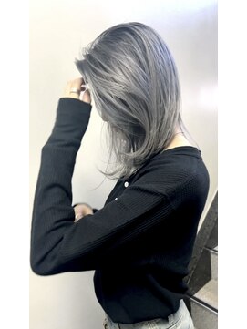 ルアナ(Luana) シルバーバレイヤージュ