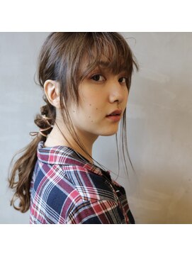 アグラントープ(a Gland taupe) シンプルアレンジおくれ毛ロング