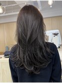 赤味抹消アッシュグレーにふんわりレイヤーカット