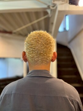ビーバイエイトジェンツ(Bee by EIGHT GENTS) MEN’S HAIR/ブルーブラック/フェザーパーマ/心斎橋