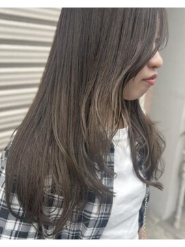 ミーノ(miino) オリーブグレージュの抜け感レイヤー