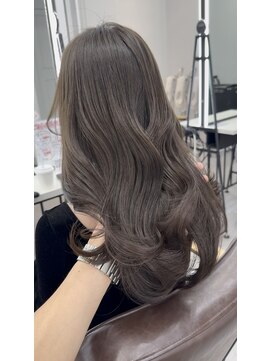プラチナ(PLATINA) セミロングレイヤーカット透明感カラーグレージュ韓国ヘア