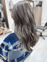 リモア(L I M O A)&nbsp;外国人風グレージュハイライトカラー