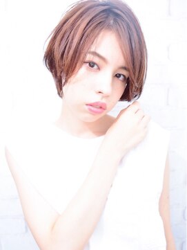 ラウンジ モリオ イケブクロ(Lounge MORIO Ikebukuro) 大人かわいいセンターパート耳かけ小顔ショート