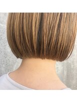 ルアン(Luann)&nbsp;パッツンボブ × 明るめベージュ