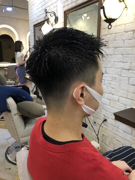 カリーナ(Carina) 〈キシタクヘアー〉フェードカット