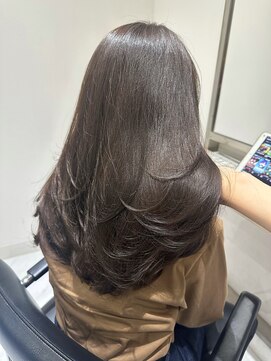 ヨロ 小岩(YOLO) レイヤーカットハイライトショートヘアイルミナカラーオージュア