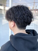 クオリア(Quaria)&nbsp;ツイストスパイラルパーマセンターパート　大人ヘア