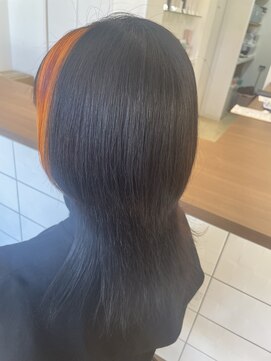 クララ トヨハシ(CLALA Toyohashi) くらげウルフ ハッシュカット オレンジ