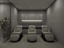 クロスオーバー(Cross Over)の雰囲気（店内とは違い、間接照明でゆったり時間を堪能していただけます。）