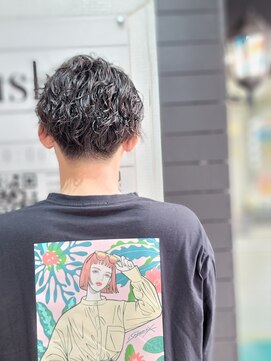ヤマグチ トゥシェル ヘアー&メイク ヘアーアンドメイク メンズ 好印象 スパイラルパーマ 爽やか 2ブロックスタイル