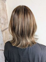 オートゥール(hair room Auteur)&nbsp;透明感ハイライトくびれミディアム外ハネレイヤー