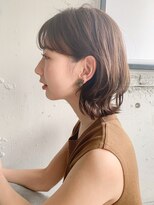 アグノス 青山(Agnos)&nbsp;斜めバングモテ髪オリーブグレー艶感セミディ前髪#244f1024