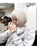 サイン(Sign)&nbsp;ホワイト×顔周りレイヤーボブ(木下太一)