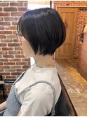 ハンサムショートレイヤーカットミルクティーベージュハイトーン