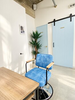 オリノ(OLINO)の写真/3席だけの落ち着いた空間。大型店が苦手な方にもゆったり過ごせる少人数サロン
