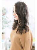 サイドパートが色っぽい…揺れ落ちウェーブしっとり大人女子b