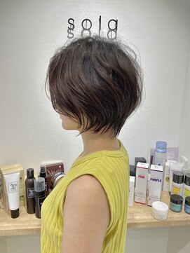 ソラ(sola) ダークトーン×クセっ毛風ショート
