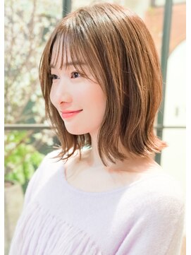 ルエ(rue) 外ハネミディアムインナーカラー小顔ウルフカット20代30代40代