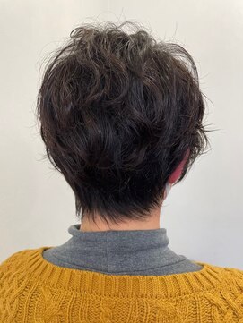 リリー LILY ヘアー メイク HAIR アンド & MAKE 大人可愛いアッシュブラウン耳掛け小顔マッシュニュアンスパーマ