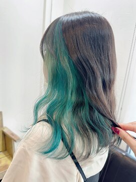 ヘアーワークス ボナ(HAIR WORKS bona.) 大人かわいいインナーカラー エメラルドグリーン