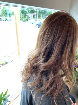 コチ(Cochi) ゆる巻きロングヘア