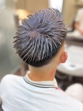銀座マツナガ 浅草店 【20代人気】グレーシルバーカラー/短髪/フェードビジネス爽やか