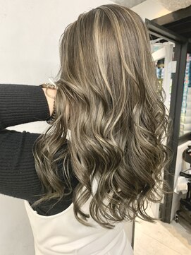 イリ 心斎橋(ili) ハイライトカラー