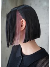 《周りに差をつける個性的なデザイン》オシャレな雰囲気を引き出すインナーカラーボブ組み合わせ/ブリーチ