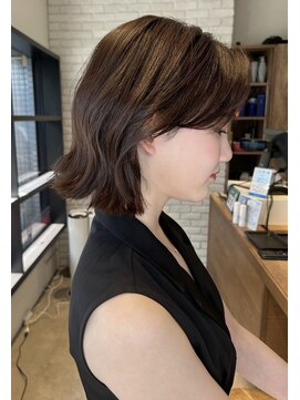 メゾンドムニ 恵比寿(Maison de MUNi) 韓国風レイヤーカットアッシュベージュ透明感カラー前髪あり