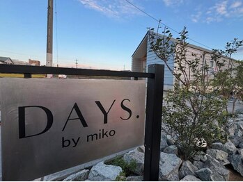 デイズ バイ ミコ(DAYS. by miko)の写真/女性スタイリストがカウンセリングからお見送りまで対応◎ゆったりと心地良い時間をお過ごしください＊°.
