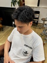 スリー(THREE)&nbsp;【メンズパーマ】ウェット質感で決まる旬のビジネススタイル