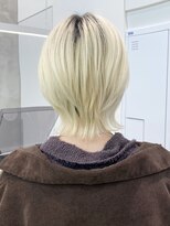 ダブルトーキョー シブヤ(W-TOKYO SHIBUYA)&nbsp;ショートウルフカットハイトーンブリーチブロンドカラーリタッチ