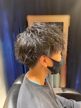 エヌドットバーバー ギンザ(N.BARBER GINZA) ツーブロック刈り上げ/ツイストスパイラル【銀座】<理容室>