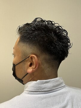 エン バイ スマイル(en by smile) 30代・40代　メンズ　刈り上げ　スキンフェード　パーマヘア