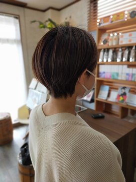 キュウヘアー(KYUU HAIR) 耳掛け丸みショート×ブラウン