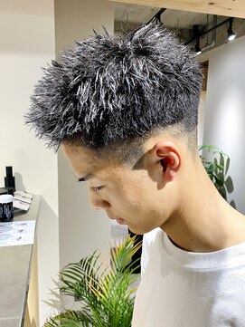 クオル 立川(QOL) フェード／ツイストスパイラル／メンズカット／眉毛／波巻き