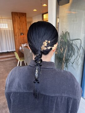 ピーブランズヘアー 大野城コモレビ(P-brandshair onojo Komorebi) タイトポニー