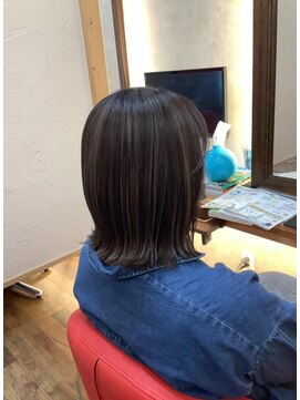 ロータス(LOTUS) 切りっぱなしボブ白髪ぼかしハイライト