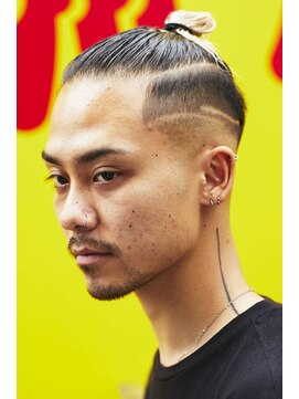 チルチェア 池袋(CHILL CHAIR) マンバンヘア×スキンフェード×ラインアート <池袋> <理容室>